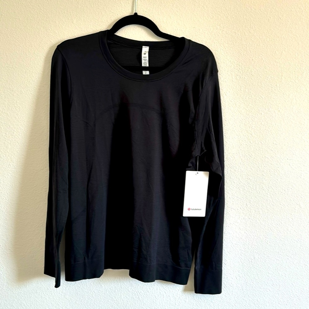 Lululemon. Swiftly long sleeve. Black. Size 10